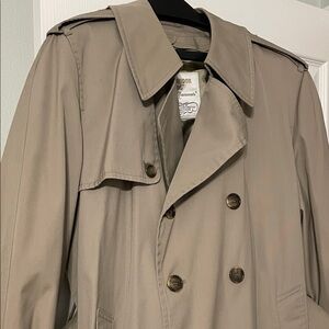 London Fog Men's Classic Beige Waterproof Trench Coat w/shoulder epaulettes